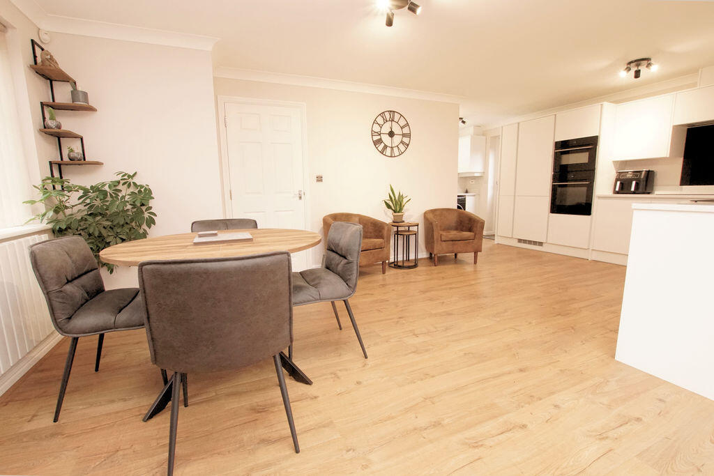 Westland Drive, Lee-On-The-Solent, PO13 photo 3