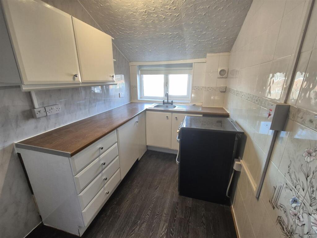 Apartment in Tameside, Greater Manchester - View 3