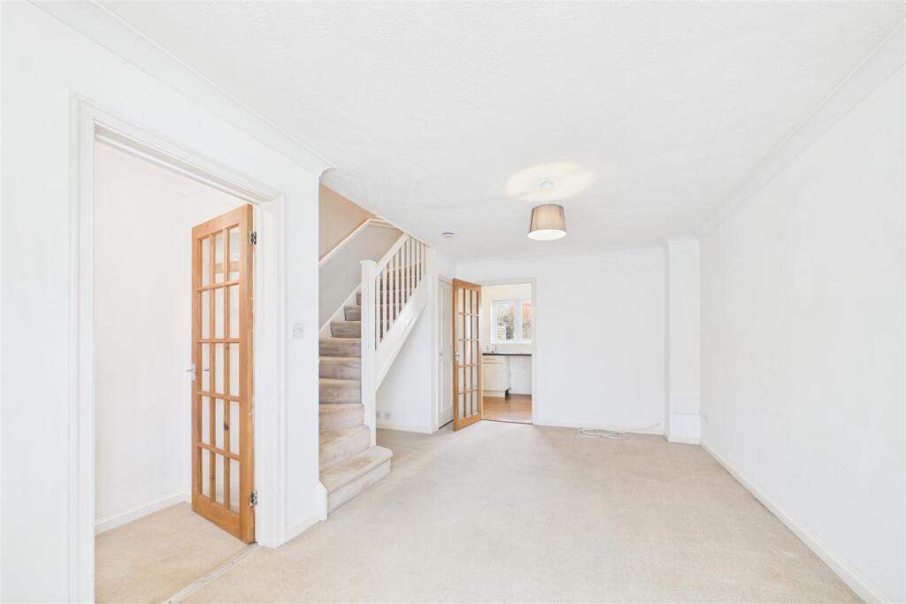 Woodfield Close, Tangmere photo 3