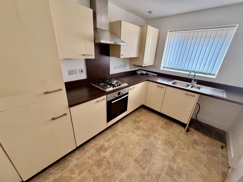 20 Barmouth Walk Hollinwood Oldham photo 3