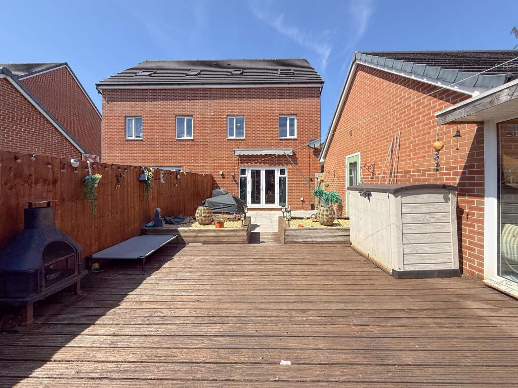 House in Newport - View 4