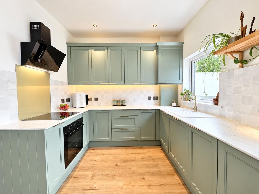 House in Hoylake, Meols - More