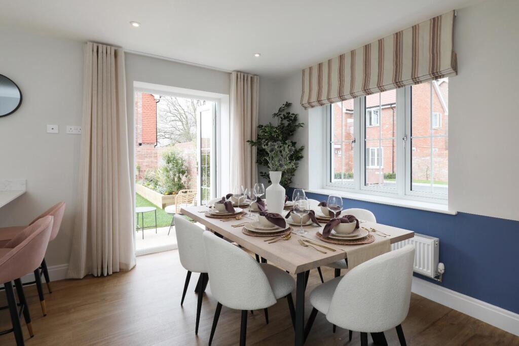 4 bed detached - The Nightingales, Crowborough image 4