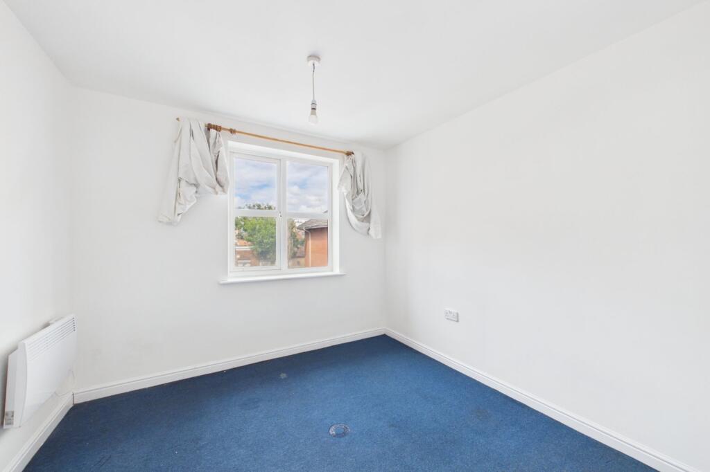 Apartment in Slough - View 5