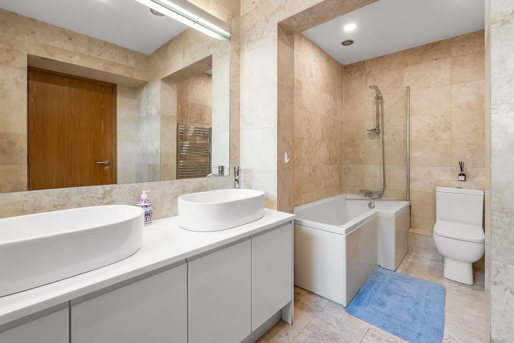 Apartment in Redhill - View 4