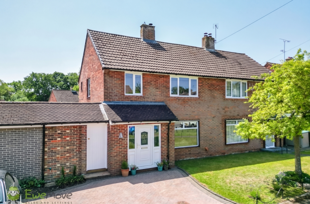 Main image of property: Huntsmoor Road, Tadley, Hampshire, RG26