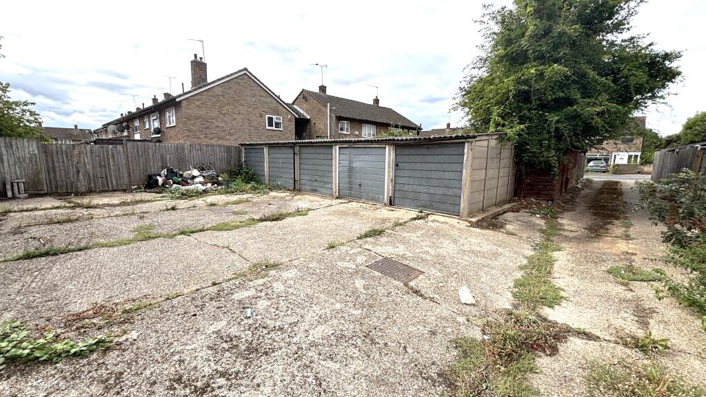 Garages at Marescroft Road, Berkshire, SL2 2LN photo 3