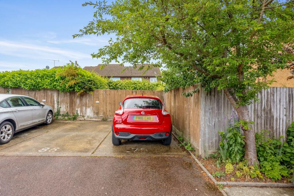 Manor Fields, Horsham, RH13 photo 4