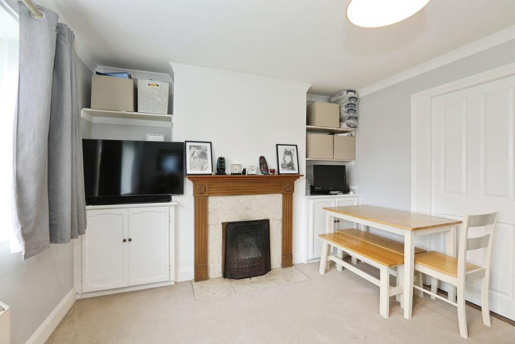 Apartment in Tunbridge Wells, Kent - More