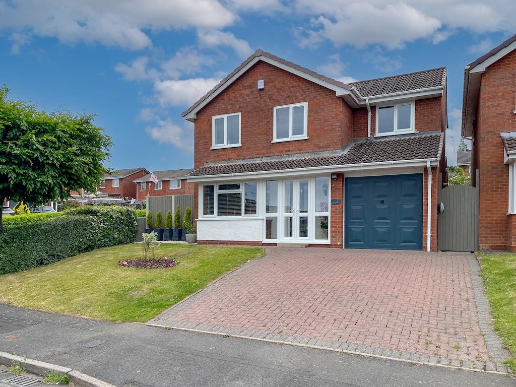 4-bed detached on MILKING BANK - Ascot Drive, £360,000