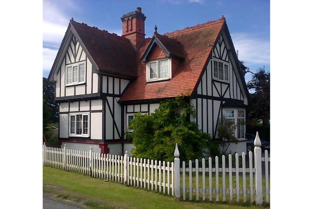 Main image of property: Longlength, Caersws, SY17