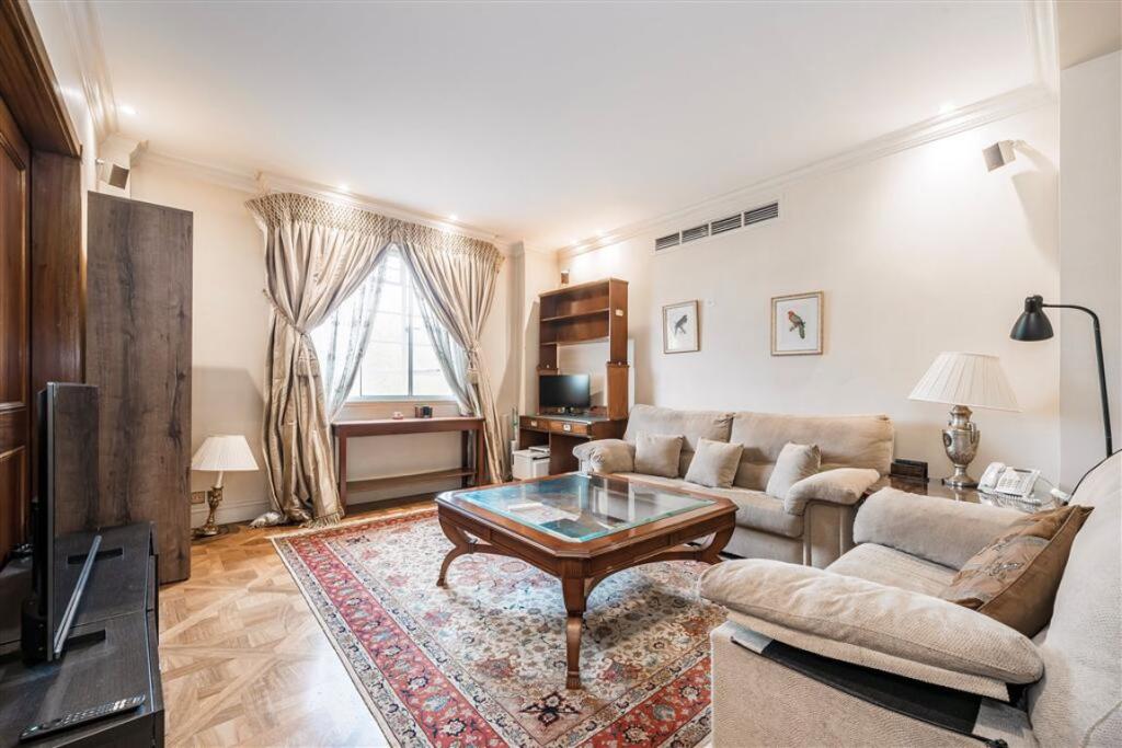 Apartment in London, City of Westminster - View 4