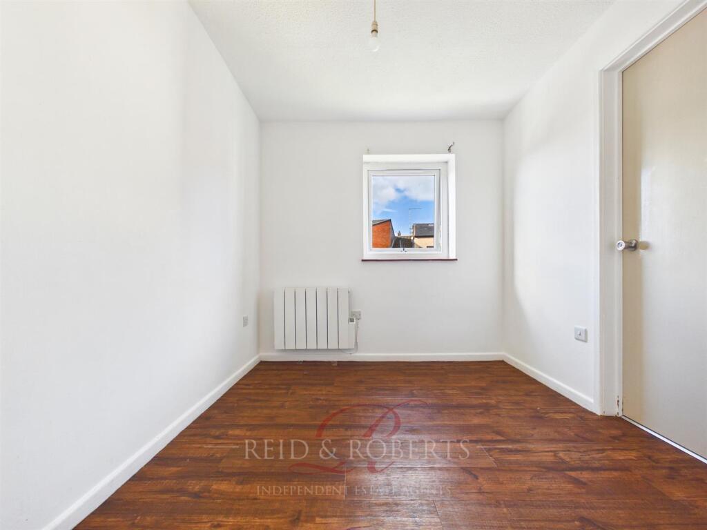 Apartment in Mold - View 5