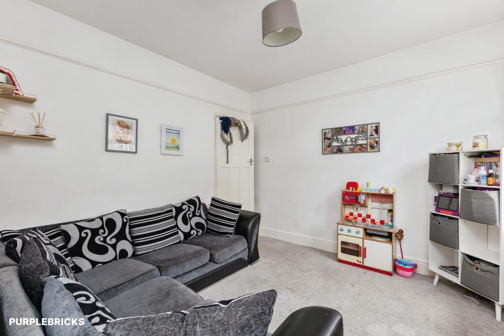 Apartment in Torquay, Torbay - View 5