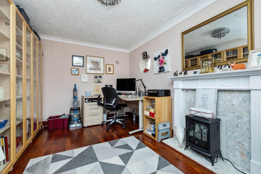 House in Worthing, Durrington - More