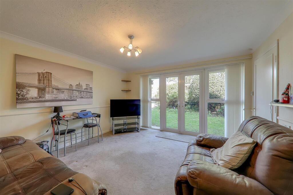 Apartment in Worthing, West Sussex - View 2