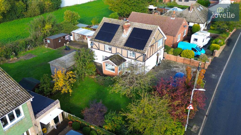 4-bed detached on Jubilee Road, North Somercotes, LN11, £290,000