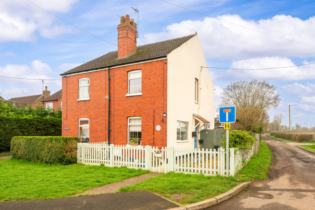 Main image of property: Thimble Cottage, Sykes Lane, Saxilby, Lincoln, Lincolnshire, LN1 2NU