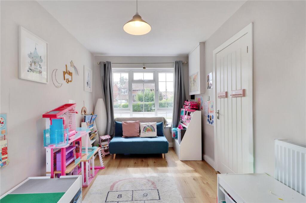 House in Tonbridge and Malling, Hadlow - More