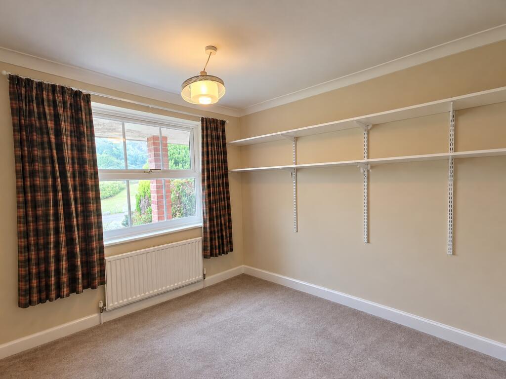 House in Reading, Charvil - More