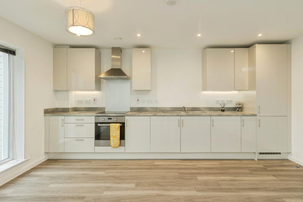 Grove Place, Tunbridge Wells, Kent, TN2 photo 2