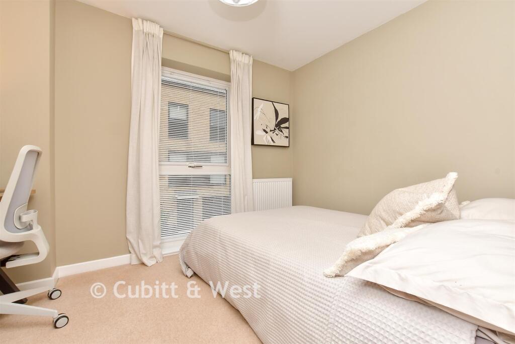 Apartment in Sutton - View 5