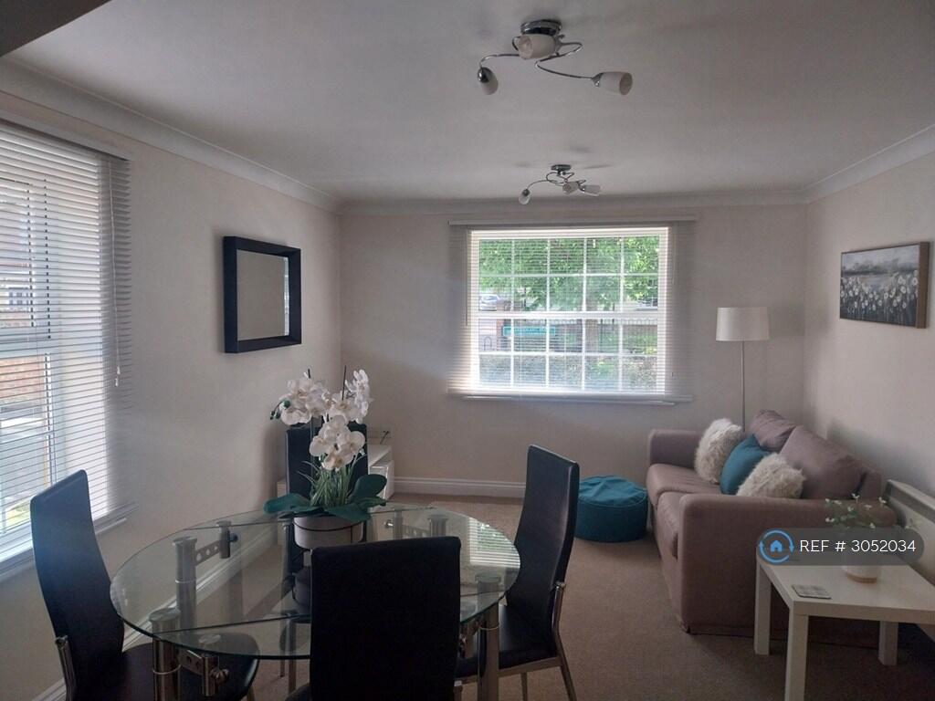 Apartment in Reading - View 3