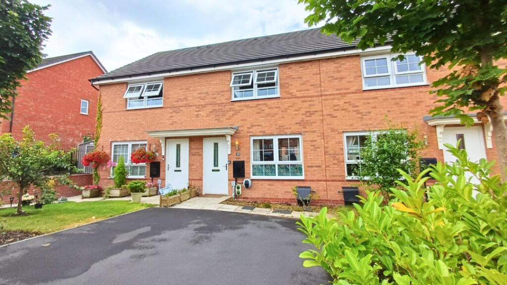 2-bed terraced on Hawthorn Road, Clitheroe, BB7 9ER, £77,000