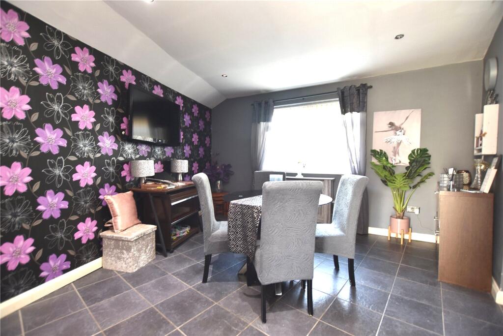 House in Leeds, Stanks - View 4