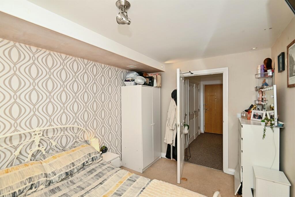 Apartment in Maidstone, Kent - More
