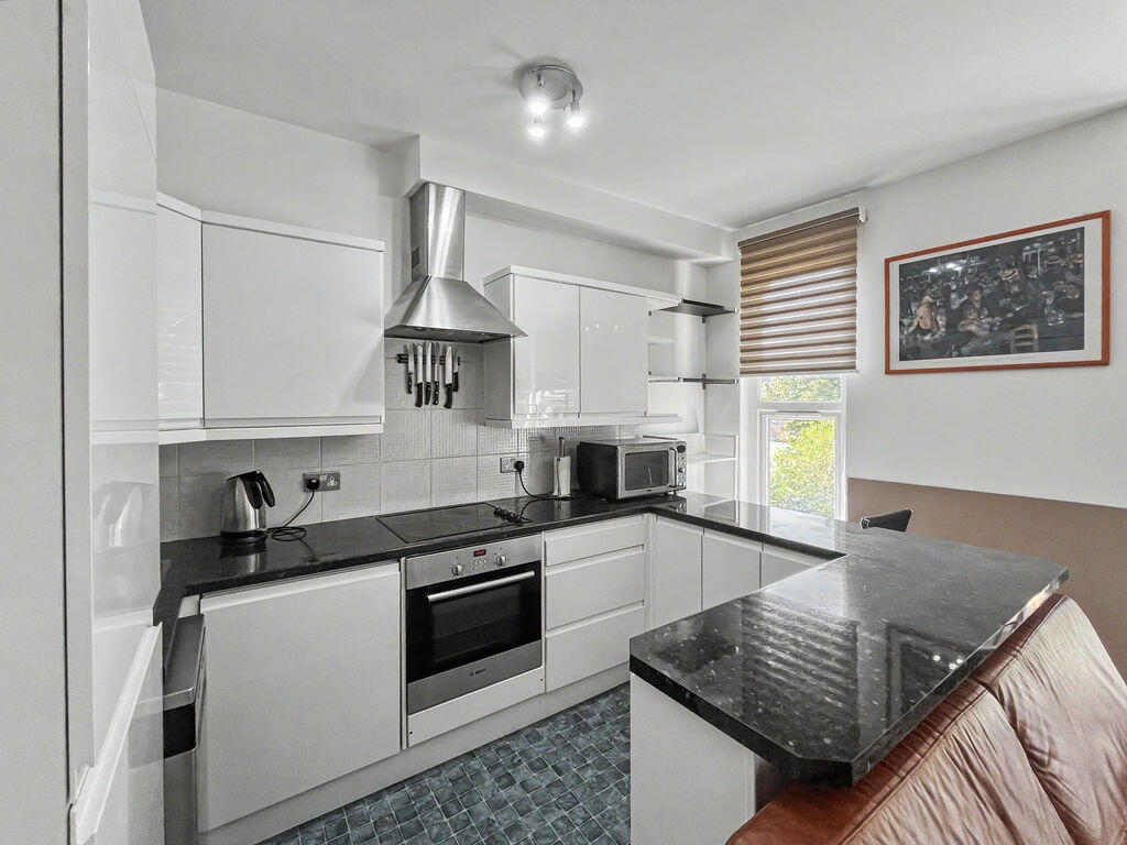 Apartment in Hemel Hempstead - View 2