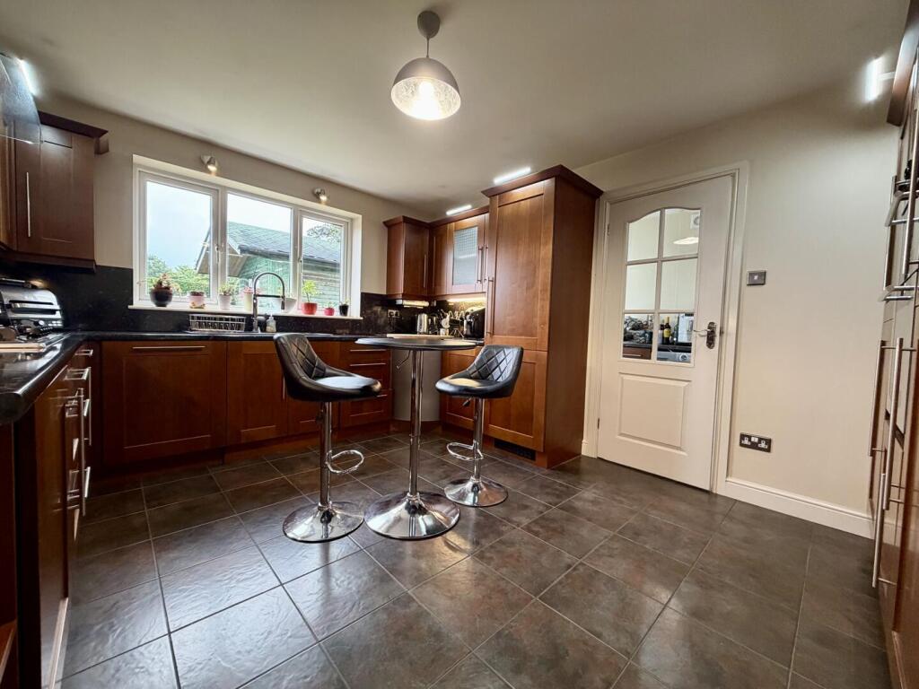 Woodlands Drive, Leyland photo 4