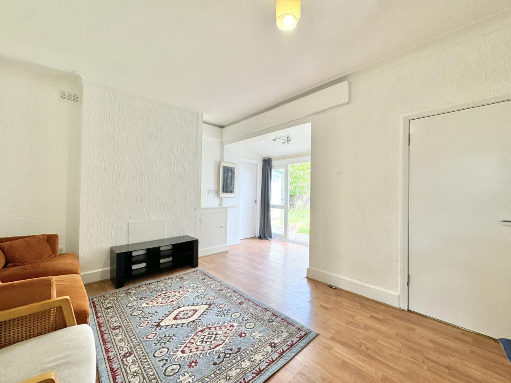 House in London - View 2