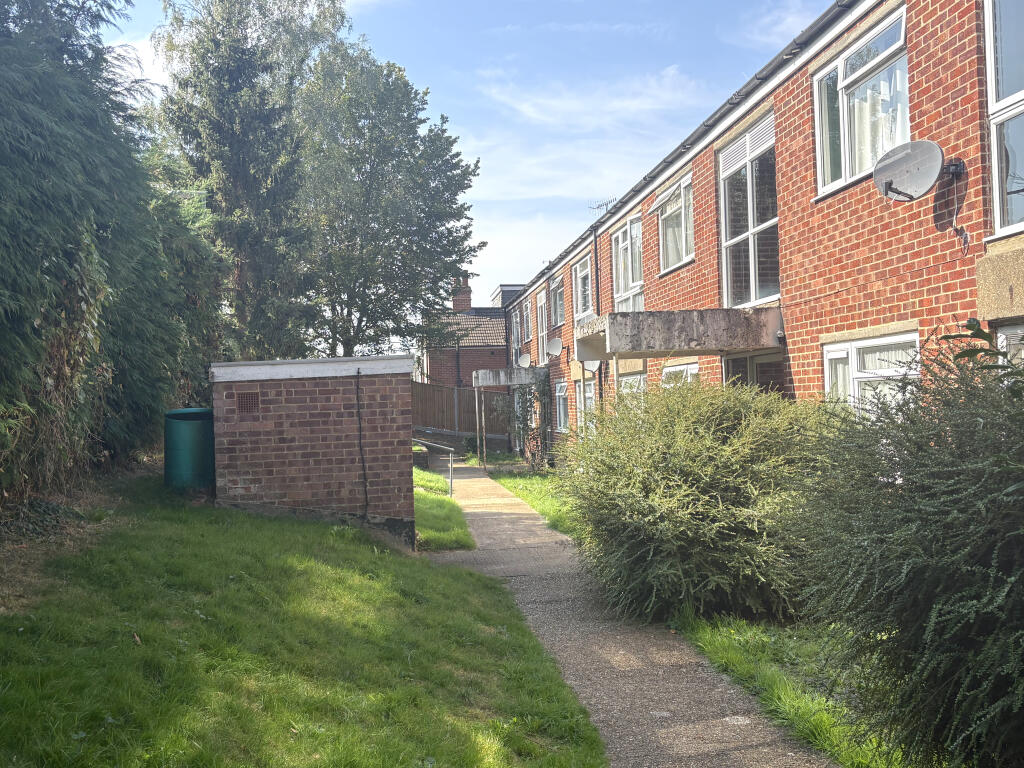 Apartment in Mole Valley, Surrey - View 2