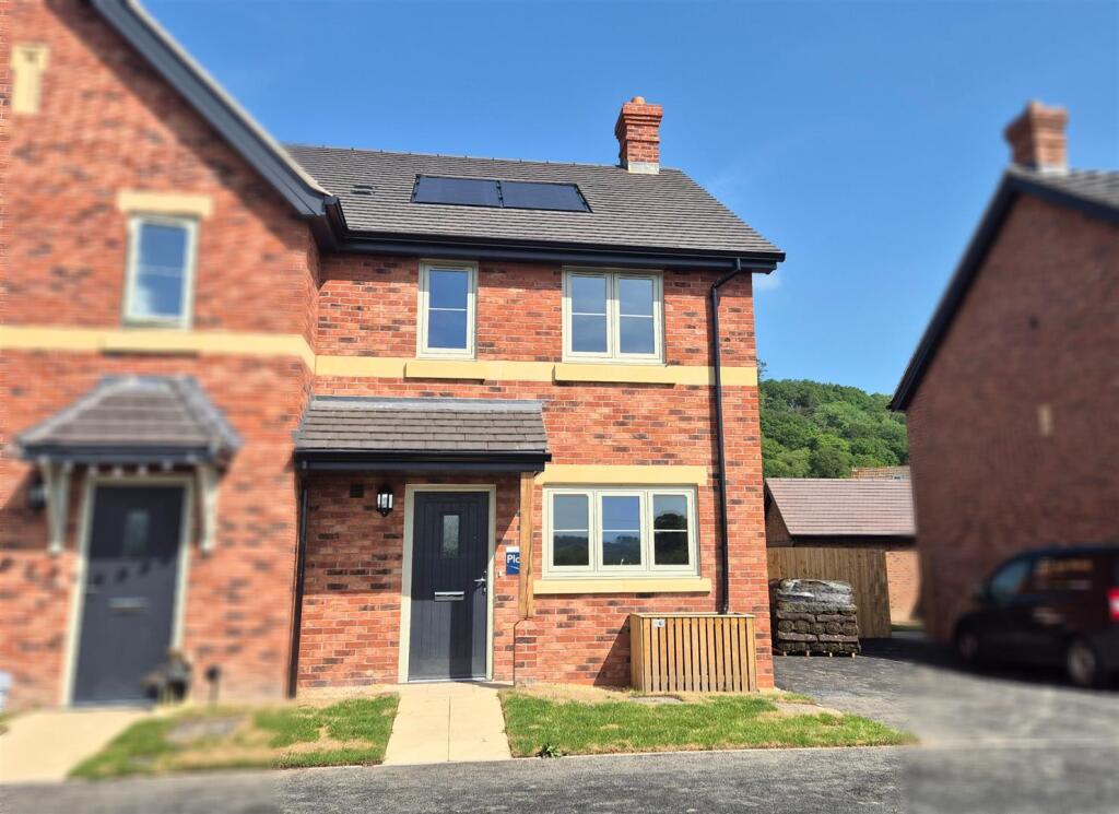 Main image of property: Llwyn Nant, Guilsfield, Welshpool