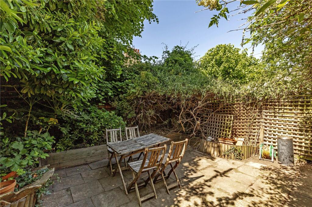 Apartment in London - View 5