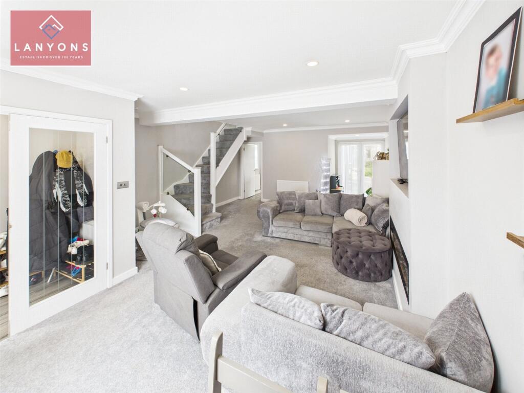 Senghenydd Street, Treorchy, Rhondda Cynon Taff, CF42 photo 3