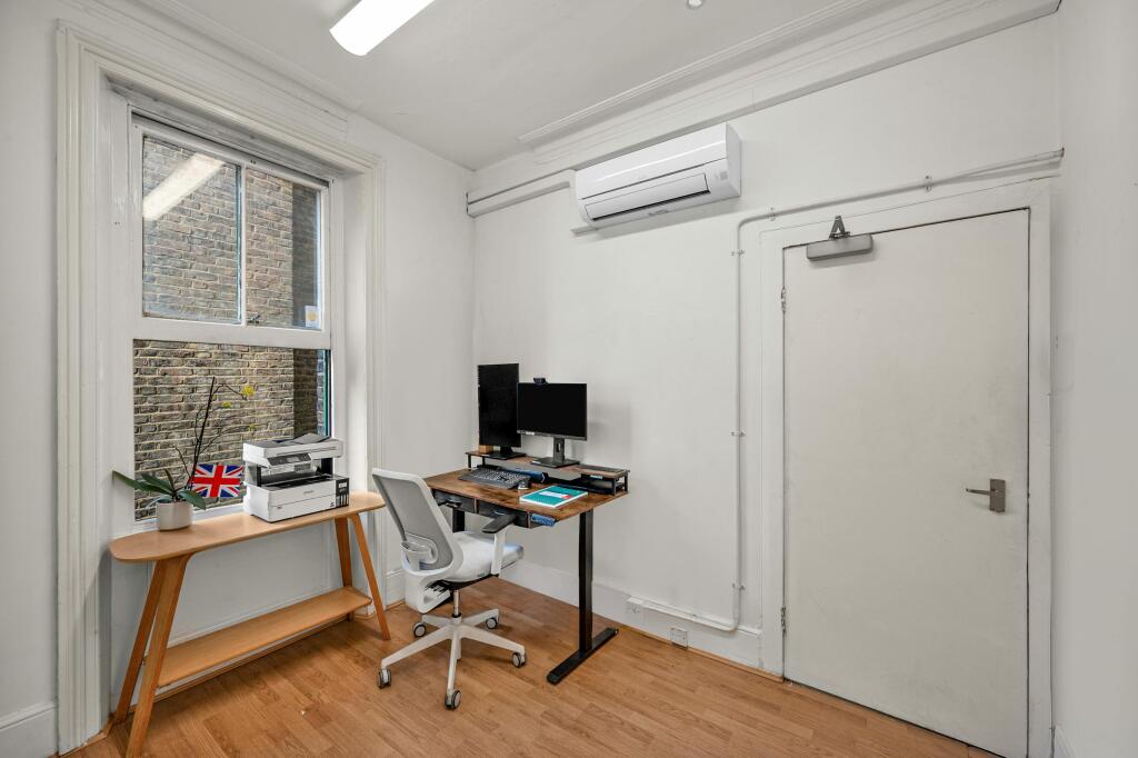 bedroom 5.jpg