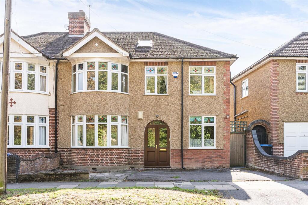 4-bed house on Phipps Hatch Lane, Enfield, £750,000