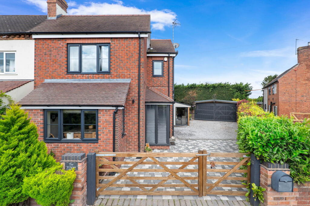 3-bed semi-detached on The Willows, Oldfield Lane, Ombersley, Droitwich. WR9 0JL, £425,000