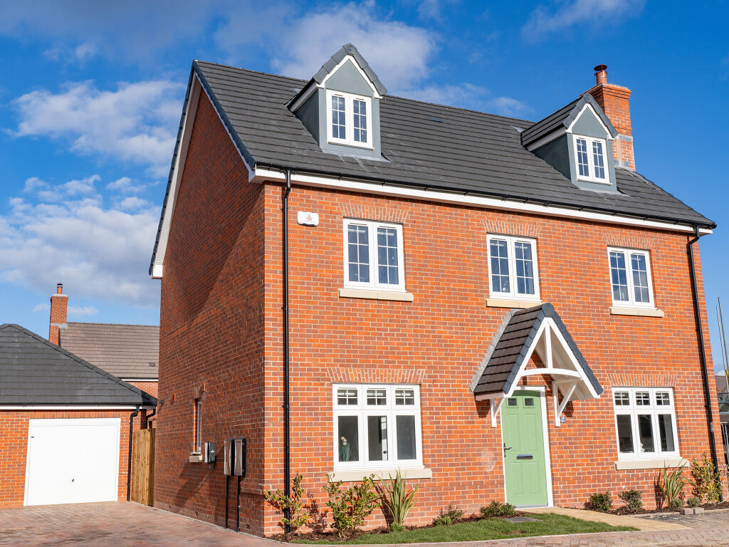 Main image of property: Kenilworth Gate, Leamington Road, Kenilworth, 
CV8 2AA