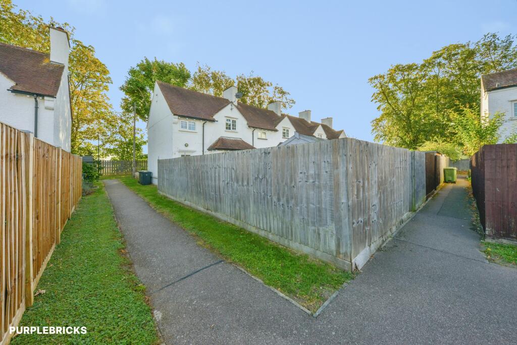 House in Henlow, Central Bedfordshire - More