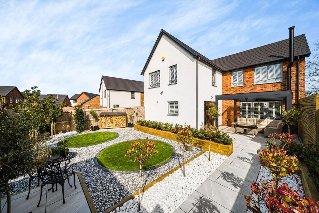 4-bed detached on Open field views. Award winning location. Incredible 'farmhouse' aesthetic: Oak Avenue, Elswick, Lancashire, £465,000