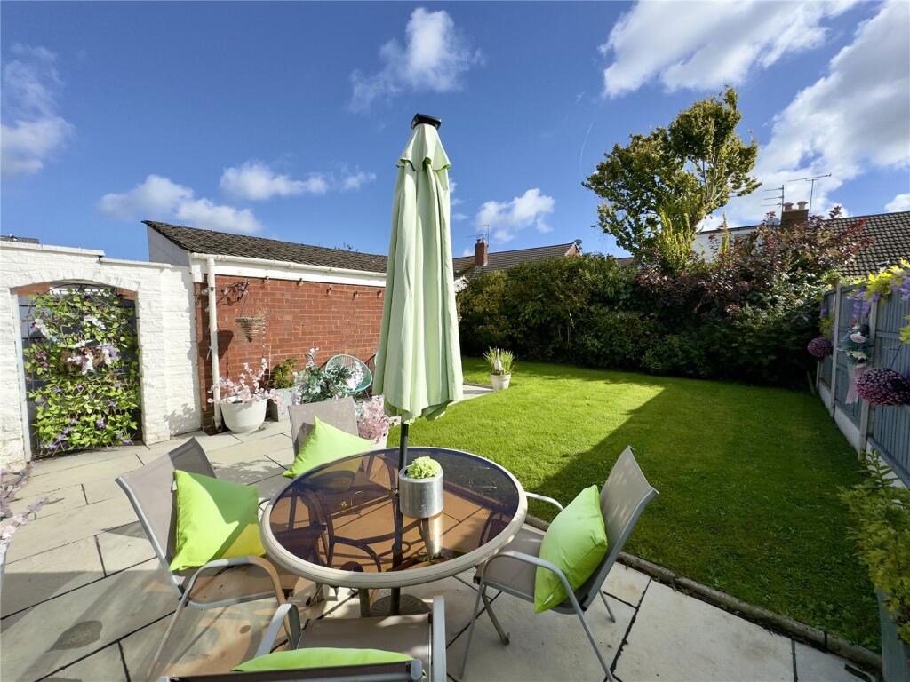 Columbus Drive, Pensby, Wirral, CH61 photo 4
