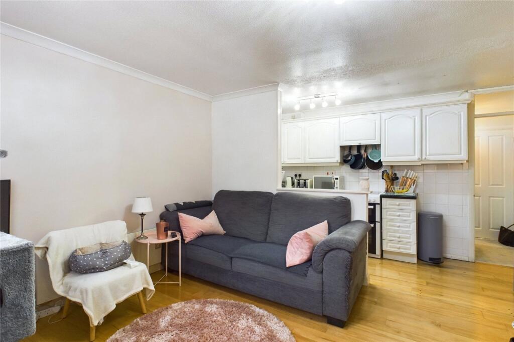 Apartment in Rushmoor, Hampshire - View 2