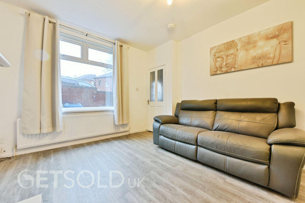 Bramble Avenue, Oldham photo 3
