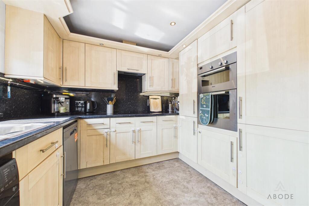 House in Stoke-on-Trent - View 5