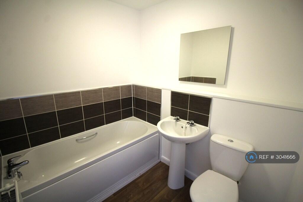 Apartment in Motherwell - More
