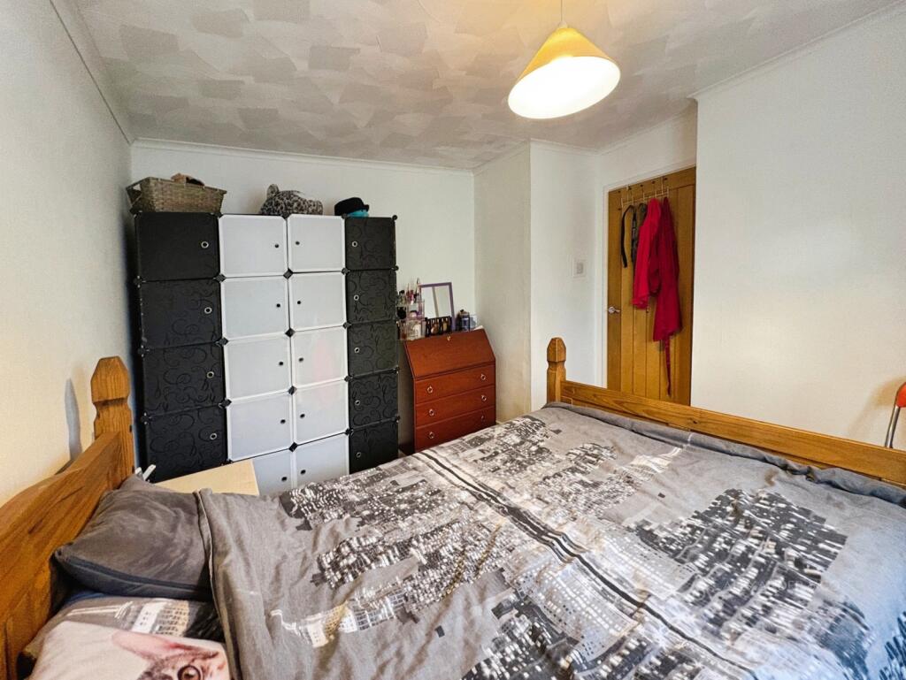 House in Houghton Regis, Tithe Farm, Woodside Estate - More