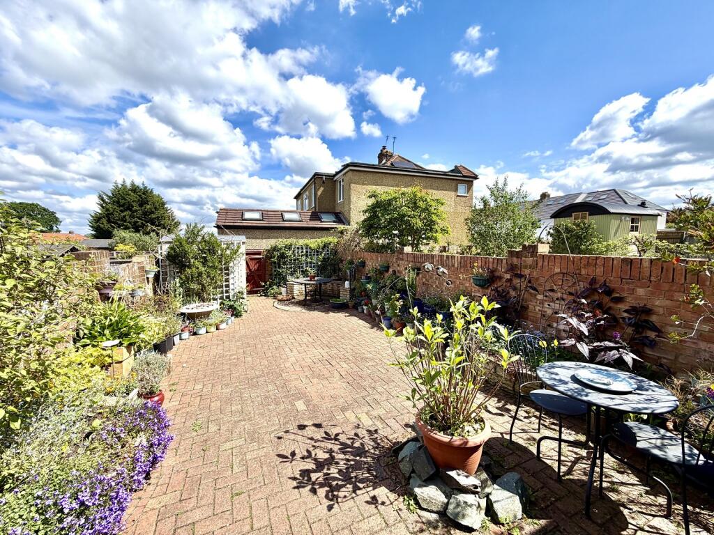 House in London, Royal Borough of Kingston upon Thames - View 5